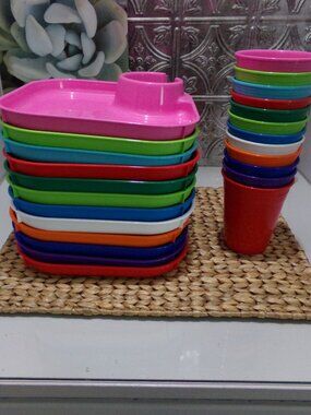 Great Plate 24-Piece Square Nestable Plate and Cup Set